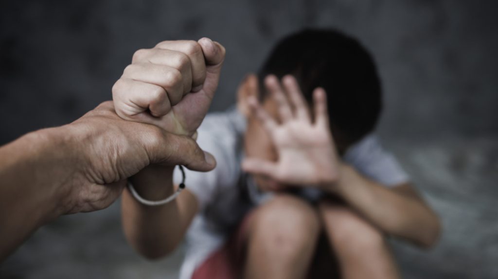Κρήτη: Ο 50χρονος που φέρεται να βίαζε τον ανήλικο βαφτισιμιό του ερευνάται για κακοποίηση άλλων δύο παιδιών 