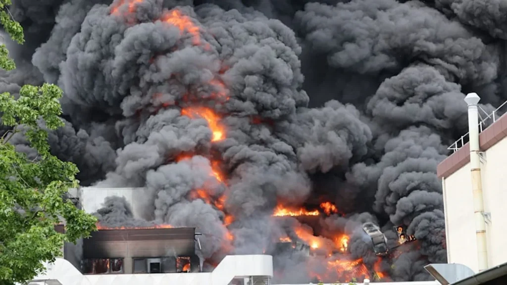 Βερολίνο: Καίγεται το  εργοστάσιο της Diehl Defence που κατασκευάζονται συστήματα αεράμυνας