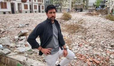 Τούρκος ηθοποιός αγόρασε και κατεδάφισε το σχολείο του – Πήρε εκδίκηση για το «ξύλο που είχε φάει» από δασκάλους