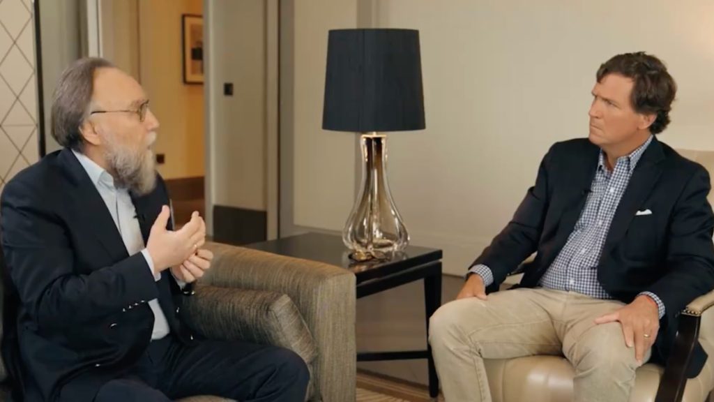 Α.Ντούγκιν σε Τ.Κάρλσον: «Ο νεοφιλελευθερισμός δεν έχει να κάνει πλέον με τη γνώμη της πλειοψηφίας αλλά της μειοψηφίας»