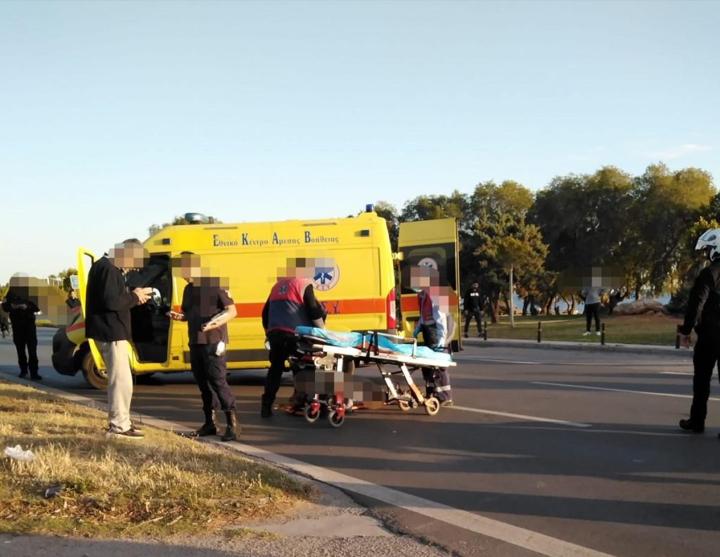Θανατηφόρο τροχαίο στη Βούλα: Δύο μηχανές χτύπησαν την 72χρονη – Ο ένας οδηγός την εγκατέλειψε