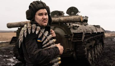 Βίντεο-σοκ: Ουκρανός στρατιώτης αποκαλύπτει ότι εκπαιδεύτηκε στην χρήση όλμου από το YouTube!
