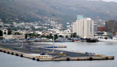 Χανιά: Ναυτικός τραυματίστηκε στο κεφάλι μέσα σε πλοίο στο λιμάνι της Σούδας
