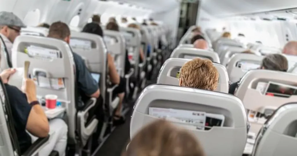 Αεροσυνοδός εξηγεί το λόγο που δεν πρέπει να φοράμε σορτς στο αεροπλάνο