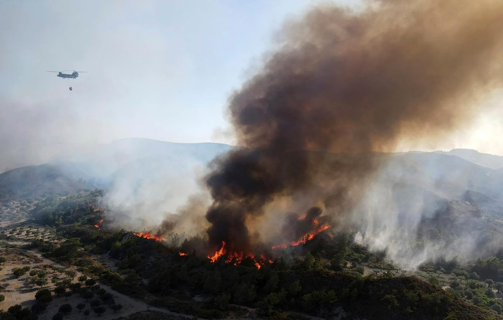 Πήλιο: Φωτιά στο Μούρεσι – Κινητοποιήθηκαν επίγειες και εναέριες δυνάμεις
