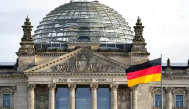 Γερμανία: Προϋπολογισμός με περικοπές στα επιδόματα και για το 2025