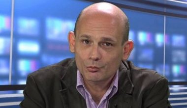 Πάρις Καρβουνόπουλος: Εγκεφαλικό υπέστη ο γνωστός δημοσιογράφος (upd2)