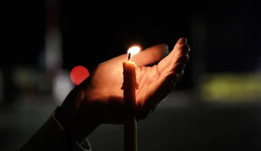 Ολοκληρώθηκε η τελετή αφής του Αγίου Φωτός στα Ιεροσόλυμα (βίντεο) (upd)