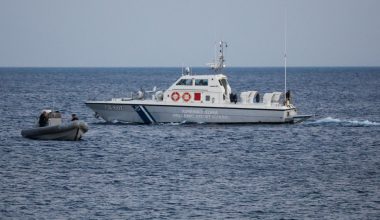 Σάμος: Καταδίωξη σκάφους με παράνομους αλλοδαπούς