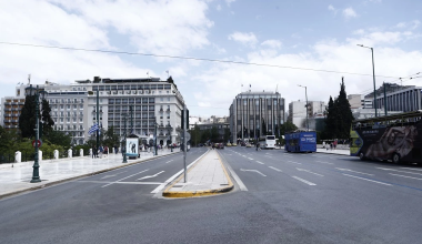 Πόλη «φάντασμα» η Αθήνα – Άδειοι οι δρόμοι (φώτο)