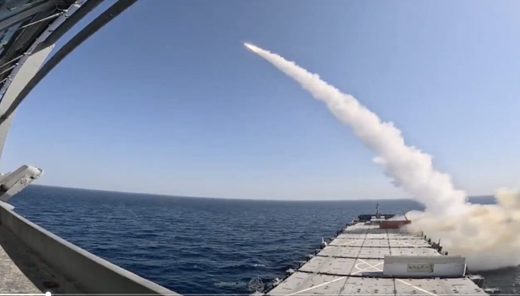 Το ιρανικό πολεμικό πλοίο «Shahid Mahdavi» εκτόξευσε βαλλιστικό πύραυλο «Dezful» (βίντεο)