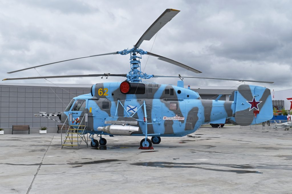 Μαύρη Θάλασσα: Ρωσικό Ka-29 καταστρέφει ουκρανικό ναυτικό drone – Οπλισμένο με πυραύλους R-73 το ουκρανικό USV