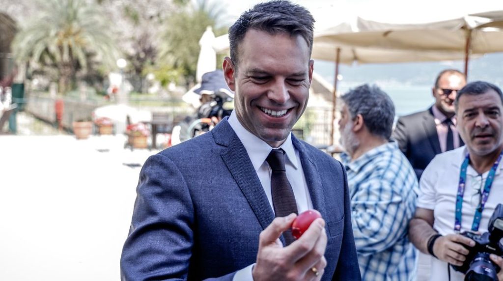 Στους Παξούς ο Σ.Κασσελάκης – Έκανε βόλτα στα σοκάκια του νησιού και συνομίλησε με τους κατοίκους