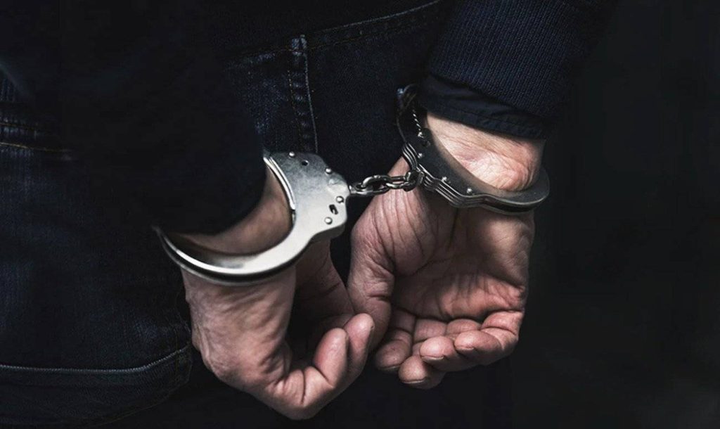 Χαλκίδα: Συνελήφθη επιχειρηματίας που χτύπησε τη σύζυγό του μέσα στο σπίτι τους
