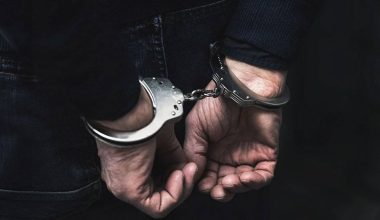 Χαλκίδα: Συνελήφθη επιχειρηματίας που χτύπησε τη σύζυγό του μέσα στο σπίτι τους
