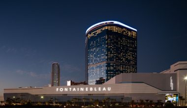 Fontainebleau: Το ψηλότερο ξενοδοχείο του Λας Βέγκας που χτιζόταν επί 20 χρόνια και κόστισε 3,5 δισ. δολάρια