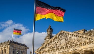 Το Βερολίνο ανακαλεί για διαβουλεύσεις τον Γερμανό πρέσβη στη Μόσχα