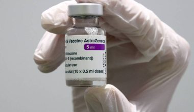 «Τρία χρόνια κανείς δεν επικοινώνησε μαζί μου» λέει 35χρονος που υπέστη δύο θρομβώσεις μετά το εμβόλιο AstraZeneca