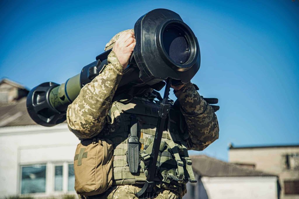 Ρωσία: «Τα όπλα που στέλνει η Δύση στην Ουκρανία έχουν γεμίσει τις μαύρες αγορές»