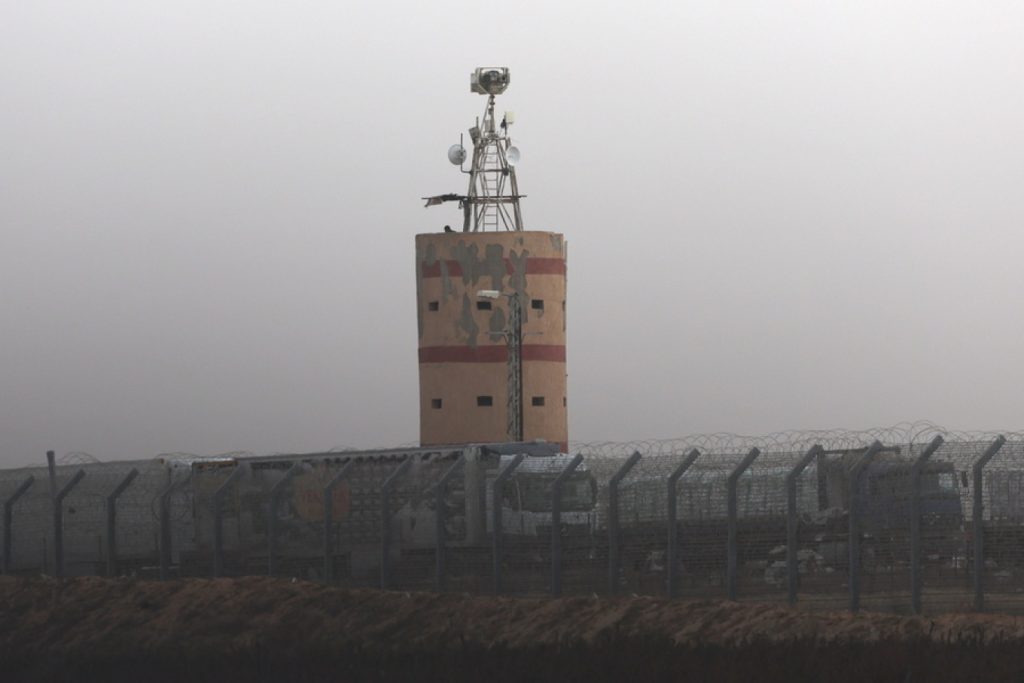 Στόχος ρουκετών μόλις άνοιξε το σημείο διέλευσης προς τη Γάζα, δηλώνει ο ισραηλινός στρατός