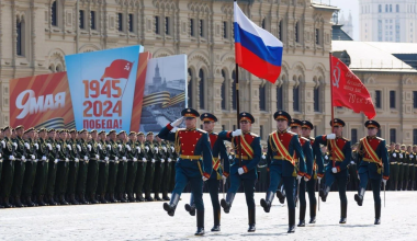 Β.Πούτιν για την Ημέρα της Νίκης: «Δεν επιτρέπουμε να μας απειλούν» – Live εικόνα από την παρέλαση (βίντεο)