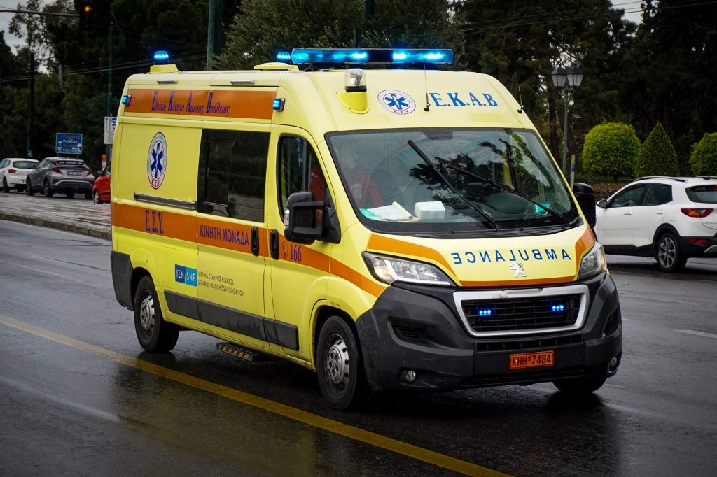 Αχαΐα: 77χρονος κατέρρευσε την ώρα που περπατούσε στον παραλιακό δρόμο στο Κράθιο Ακράτας