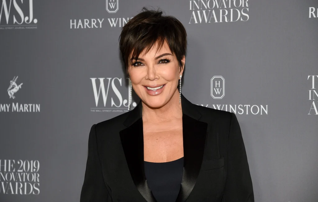Κρις Τζένερ: Αποκάλυψε ότι έχει όγκο στο νέο τρέιλερ των «Kardashians» – Πώς αντέδρασαν οι κόρες της