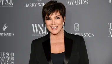 Κρις Τζένερ: Αποκάλυψε ότι έχει όγκο στο νέο τρέιλερ των «Kardashians» – Πώς αντέδρασαν οι κόρες της