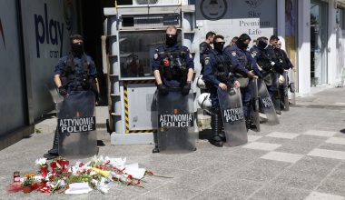 Άγιοι Ανάργυροι: «Καταπέλτης» η ΕΔΕ που καταγράφει τις ευθύνες για τη δολοφονία της Κυριακής έξω από το αστυνομικό τμήμα