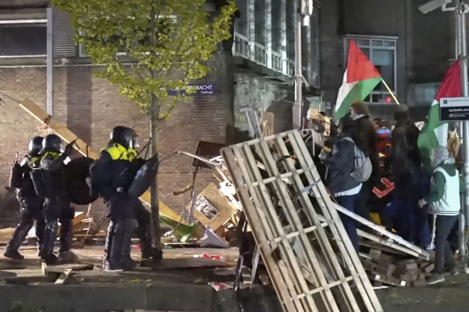 Άμστερνταμ: Συνελήφθησαν 32 άτομα σε πανεπιστήμιο μετά από επεισόδια σε διαδήλωση υπέρ της Παλαιστίνης