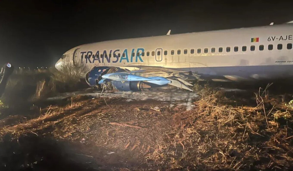 Σενεγάλη: Ατύχημα για ακόμη ένα Boeing – Συνετρίβη στο διάδρομο μετά από αποτυχία απογείωσης