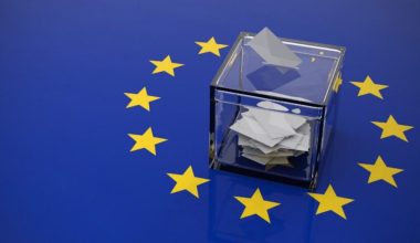 Ευρωεκλογές: Νέοι, δεξιοί ψηφοφόροι και αποχή φοβίζουν τη ΝΔ