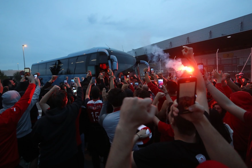 Ολυμπιακός: «Ερυθρόλευκο» πάρτι στο «Ελ. Βενιζέλος» για τους θριαμβευτές της Βαρκελώνης