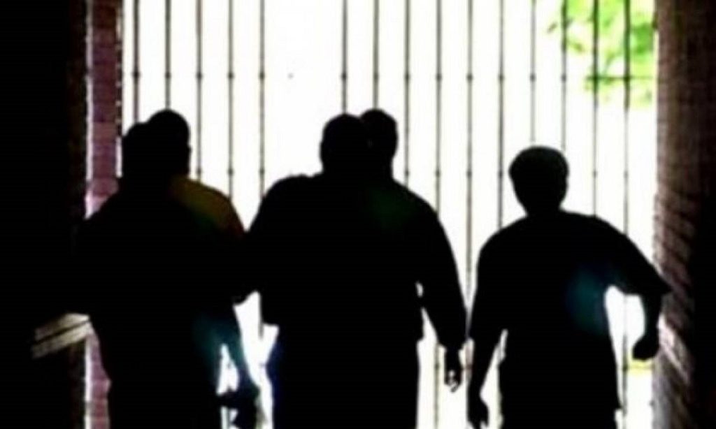 Αρχηγός συμμορίας 150 ατόμων αποκαλύπτει: «Οι ανώτεροί μου έχουν άκρες στην αστυνομία – Στρατολογούν ανήλικους»