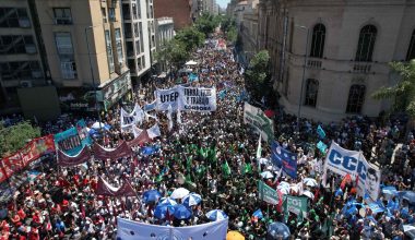 Αργεντινή: Γιγαντώνονται οι κινητοποιήσεις ενάντια στον Χ.Μιλέι – «Γονατίζει» η χώρα υπό τη νεοφιλελεύθερη λιτότητα
