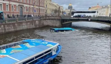 Λεωφορείο έπεσε σε ποτάμι στην Αγία Πετρούπολη –  Τουλάχιστον 4 νεκροί (βίντεο) (upd)