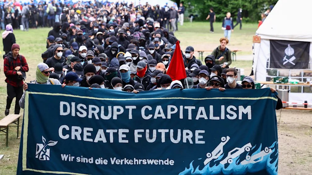 Γερμανία: Έφοδος αριστεριστών για την κατάληψη του εργοστασίου της Tesla