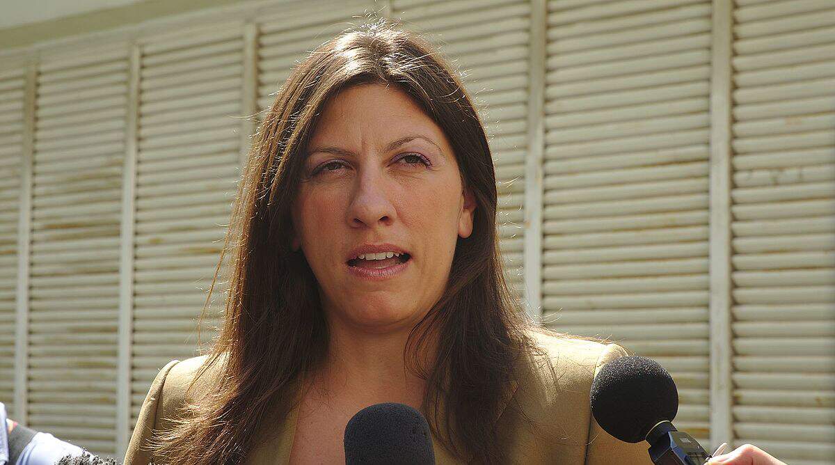 Ζ.Κωνσταντοπούλου: Μπλόκαρε την έξοδο σε πρόεδρο και εισαγγελέα – Είχαν δώσει εντολή να κρατηθεί πολίτης