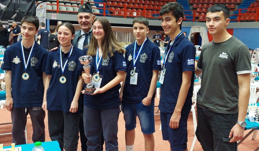 Θεσσαλονίκη: Μαθητές στέφθηκαν πρωταθλητές στο σκάκι – Πρωτιά για έκτη συνεχόμενη χρονιά για το σχολείο τους