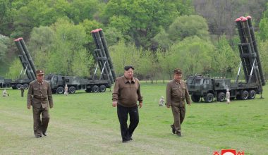 Βόρεια Κορέα: Δοκιμή νέου συστήματος πολλαπλών εκτοξευτών ρουκετών με στόχο τα αστικά κέντρα της Νότιας Κορέας
