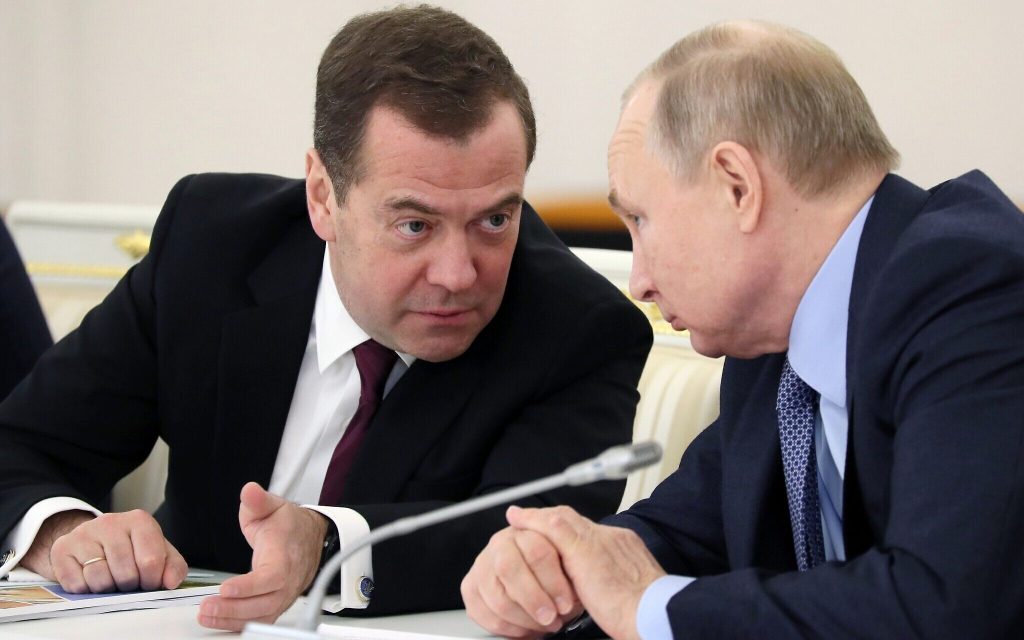 N.Μεντβέντεφ για δηλώσεις Ν.Κάμερον: «Η απάντηση μας στο Κίεβο και σε εσάς δεν θα περιέχει μόνο απλά εκρηκτικά»