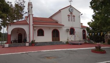 Φθιώτιδα: Ιερόσυλοι διέρρηξαν τον Ιερό Ναό Αγίων Αναργύρων Γλύφα (φώτο)