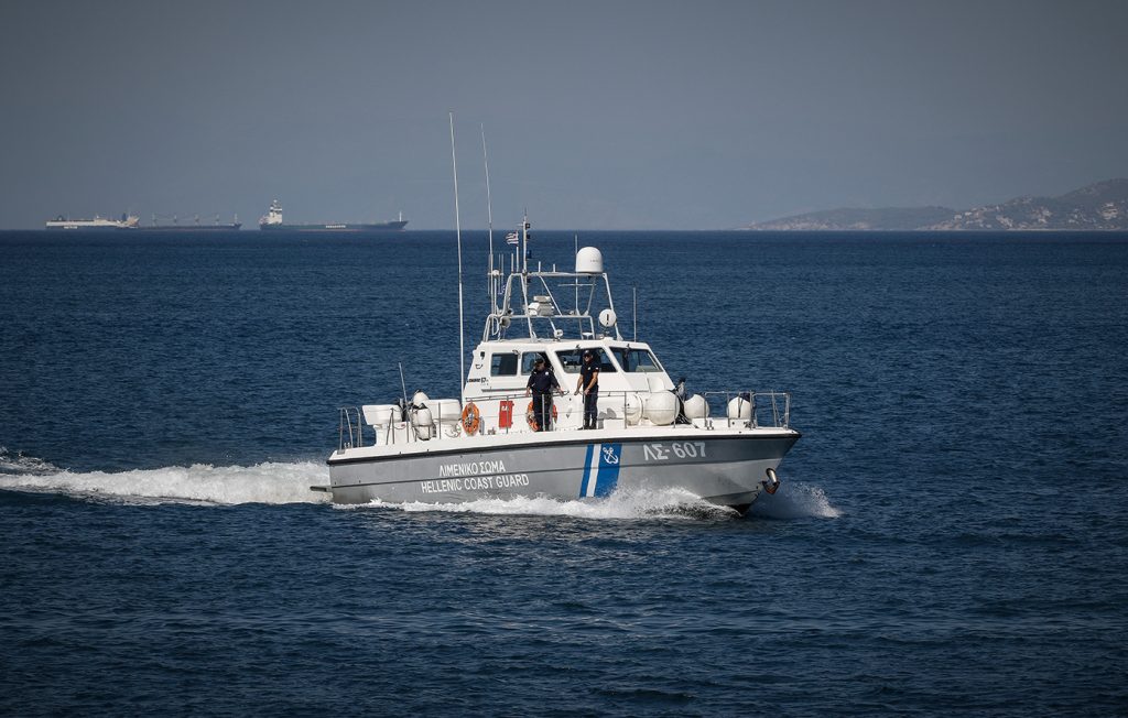 Θεσσαλονίκη: Σκάφος μπλέχτηκε σε δίχτυα στη Νέα Μηχανιώνα – Περιπέτεια για τους τέσσερις επιβάτες