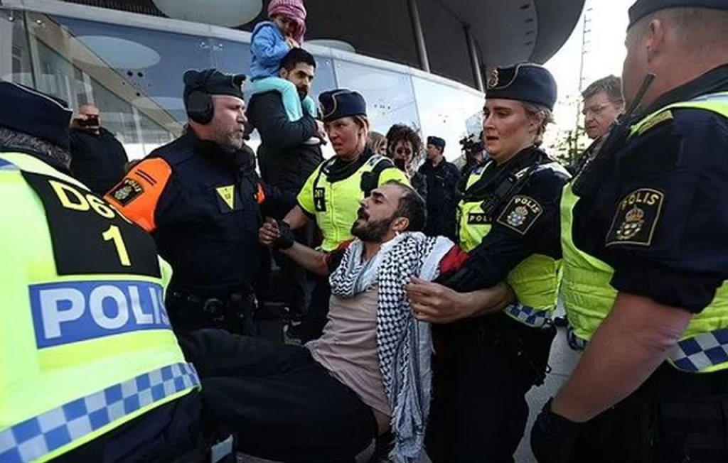 Πεδίο μάχης έξω από την αίθουσα διεξαγωγής του τελικού της Eurovision: Διαδηλωτές συγκρούονται με την αστυνομία (βίντεο)