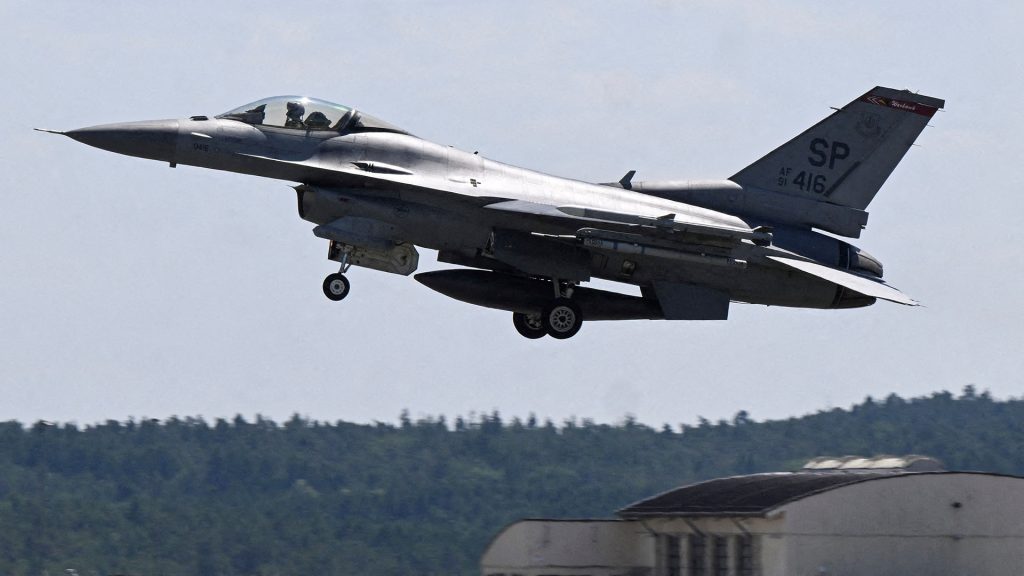 ΥΠΕΞ Ρωσίας: «Θα αντιληφθούμε ως φορείς πυρηνικών όπλων τα μαχητικά F-16 που εμφανίζονται στην Ουκρανία»