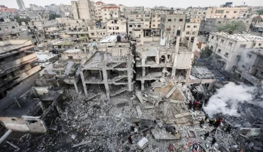 Ράφα: Συνεχίζονται οι βομβαρδισμοί – Το Ισραήλ ζητά την απομάκρυνση επιπλέον κατοίκων