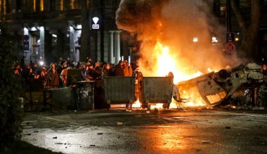 Σκηνές «Μαϊντάν» στην Γεωργία μετά το νομοσχέδιο για «ξένους πράκτορες» – Απειλές επιπτώσεων από την ΕΕ