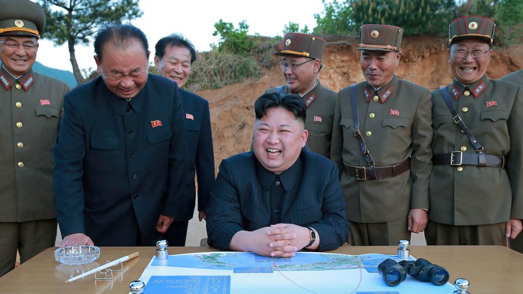 Νέα γκάφα του Ν.Μπαίντεν: Αποκάλεσε τον Κιμ Γιονγκ Ουν «ηγέτη της Νότιας Κορέας»