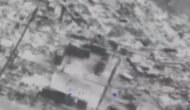 Ρωσικό TOS βομβαρδίζει ουκρανικές θέσεις στο Τσάσιβ Γιαρ (βίντεο)