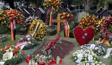 Γερμανία: Άγνωστοι βεβήλωσαν τον τάφο του Β.Σόιμπλε – Έσκαψαν τρύπα βάθους 1,20 μέτρων αλλά δεν έφτασαν στο φέρετρο